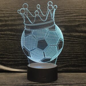 Sej fodbold 3D lampe. Lysende fodbold med en kongekrone på. Farveskift mellem 7 farver. -