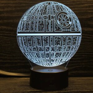 Dødsstjernen 3D lampe. Natlampe med en sej Dødsstjerne. Farveskift mellem 7 farver. -
