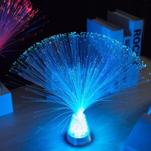 Flot fiberoptisk lampe med farveskift imellem 7 farver. 32 cm. -