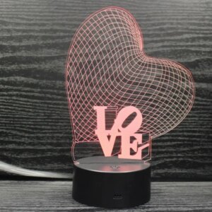 Love 3D lampe. Stort hjerte og masser af Love. Farveskift mellem 7 farver. -