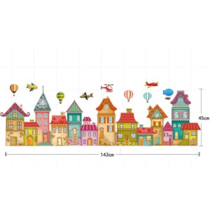 Farverig wallsticker med en flot hyggelig by med huse, luftballoner, flyvere mm -