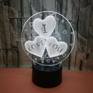 I Love You 3D lampe. Masser af hjerter og kærlighed. Farveskift mellem 7 farver. -