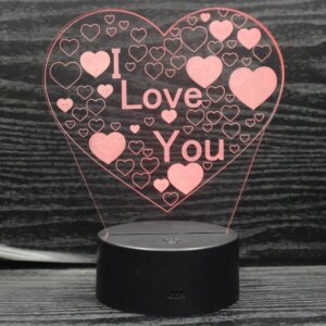I Love You 3D lampe med masser af hjerter. Farveskift mellem 7 farver. -
