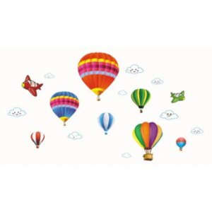 Rigtig sød wallsticker med luftballoner, skyer og små flyvere i flotte farver. -