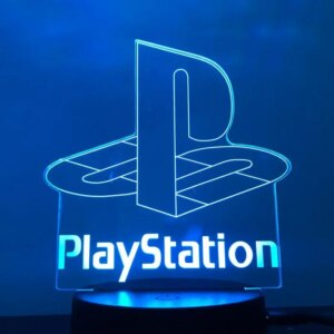 PlayStation 3D lampe. Natlampe med et lysende PlayStation logo. Farveskift mellem 7 farver. -