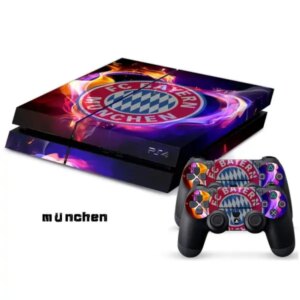PS4 skin til konsol og to controllere. Bayerns logo i flammer -