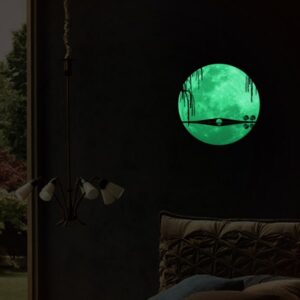 Stor selvlysende måne wallsticker med en romantisk bro. 34 cm. Serenade. -