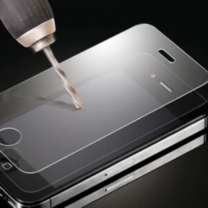 Hærdet tempered glas til iPhone 4/4S. Ultratyndt - kun 0.26 mm. -