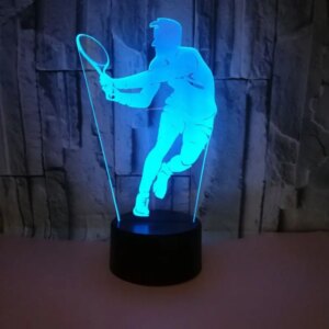 Tennis 3D lampe. Lysende mandlig tennisspiller. Farveskift mellem 7 farver. -