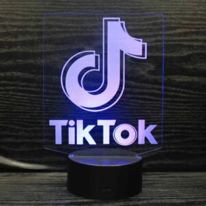 TikTok 3D lampe. Natlampe med et lysende TikTok logo. Farveskift mellem 7 farver. -