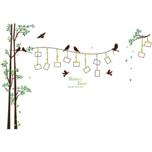 Sød og hyggelig wallsticker med fugle og træer med plads til dine egne fotos. -