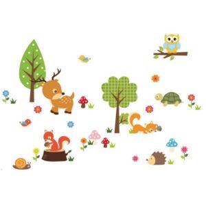 Sød wallsticker med alle skovens dyr. Dådyr, egern, skildpadde, pindsvind, ugle mm. -