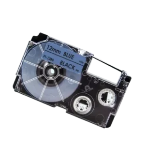 Casio XR-12BU Sort tekst / Blå tape 12 mm x 8 m tape - Kompatibel - INKpartner ApS