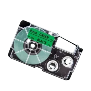 Casio XR-9GN Sort tekst / Grøn tape 9 mm x 8 m tape - Kompatibel - INKpartner ApS